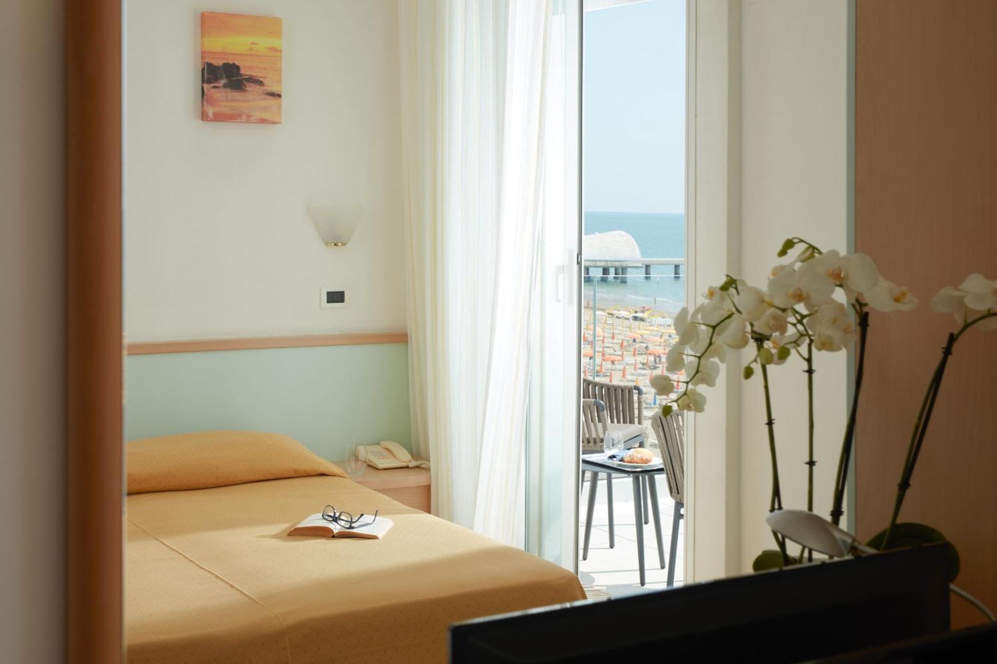 Hotel Pelikan Lignano Sabbiadoro Extérieur photo